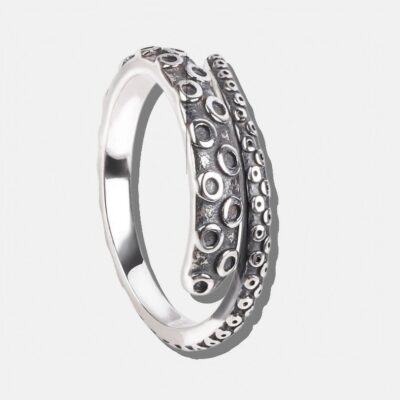 Hvitt armbånd med sølvskjell